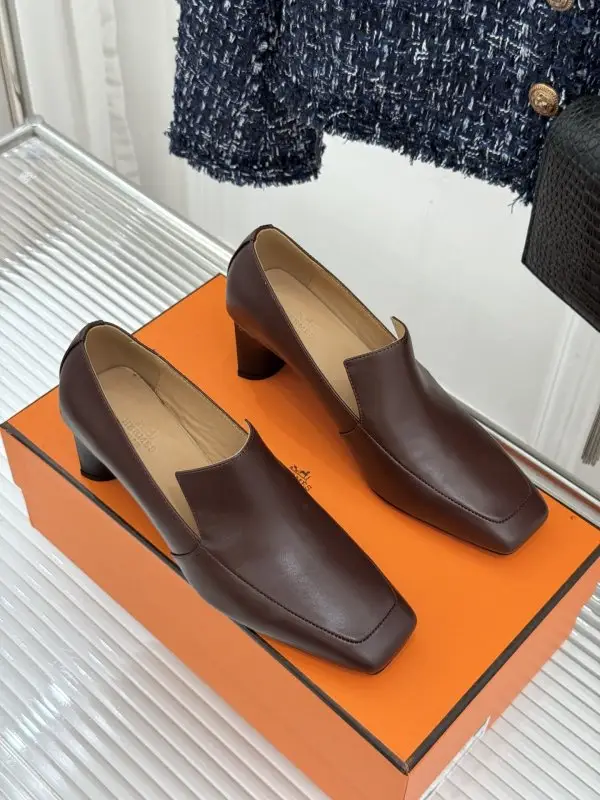 Hermes Шкіряні туфлі на масивному підборах з квадратним носком — Фото 3
