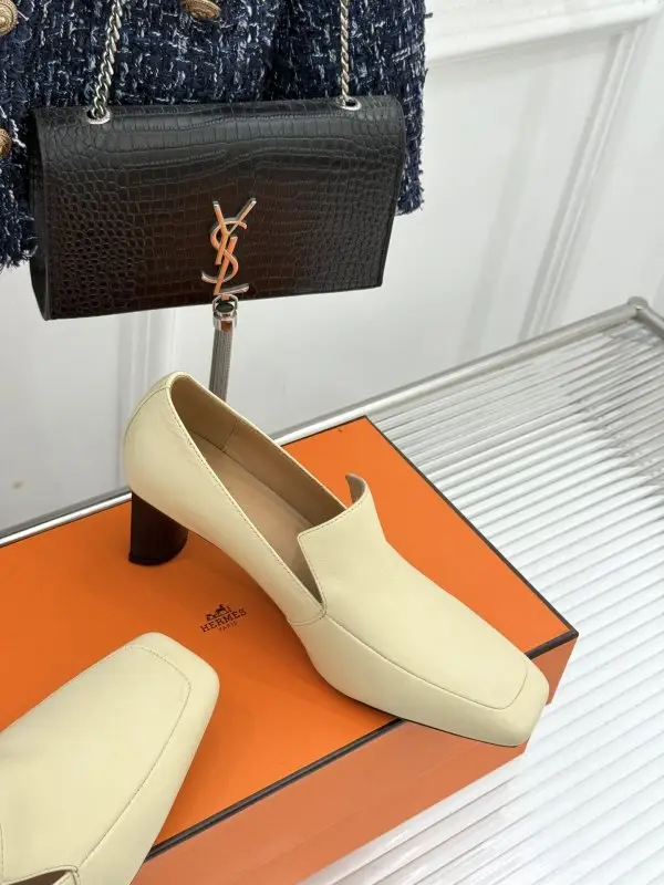Hermes Шкіряні туфлі на масивному підборах з квадратним носком — Фото 5