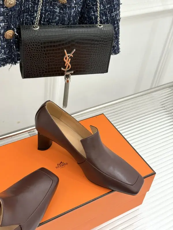 Hermes Шкіряні туфлі на масивному підборах з квадратним носком — Фото 5