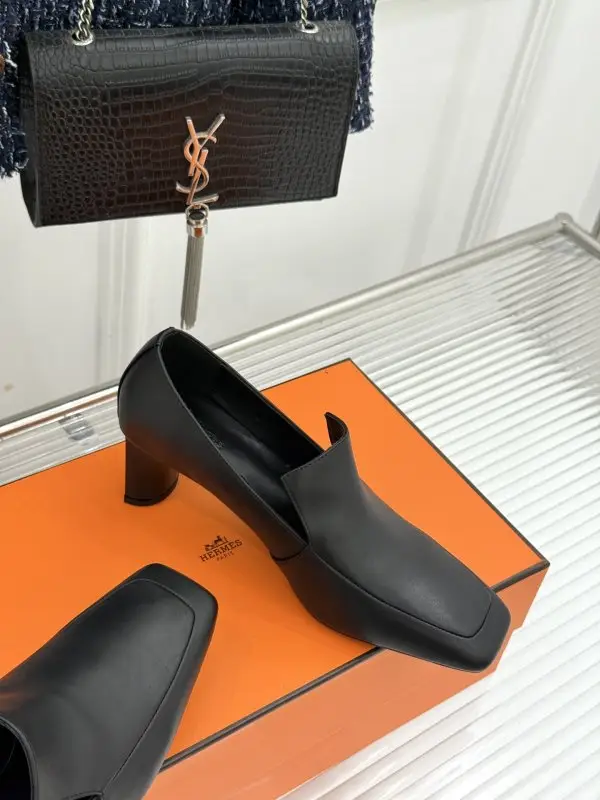 Hermes Leather shoes on massive heel from square the toe — Photo 5
