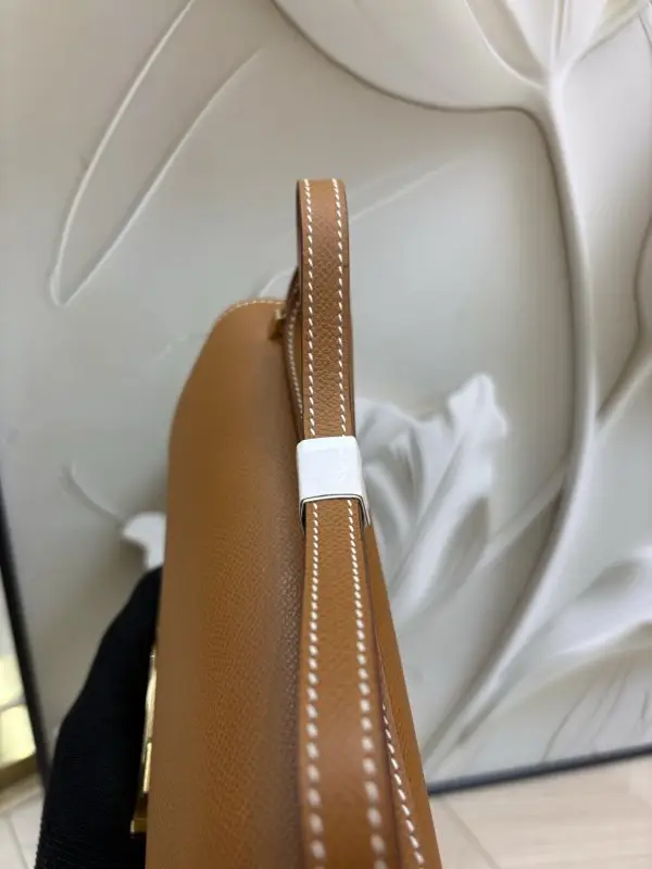 Hermes Luxury a bag Hermès Constance Elan 24 cm at skin Epsom — Photo 4