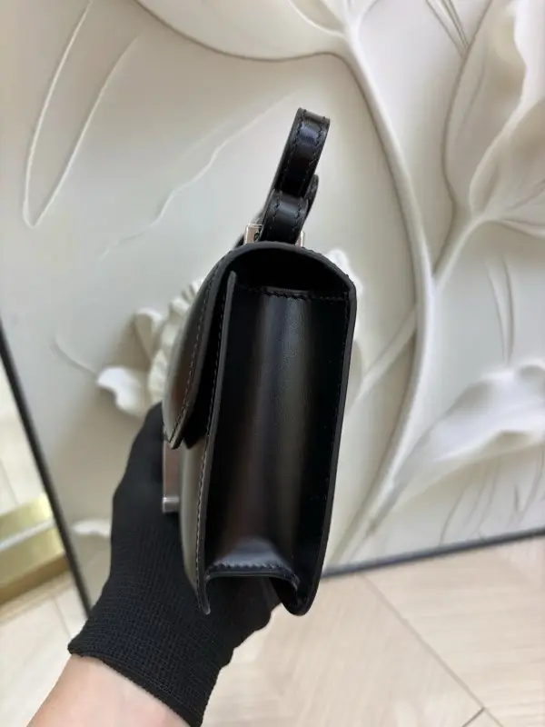 Hermes Luxury a bag Hermès Constance Elan 24 cm at skin Epsom — Photo 5