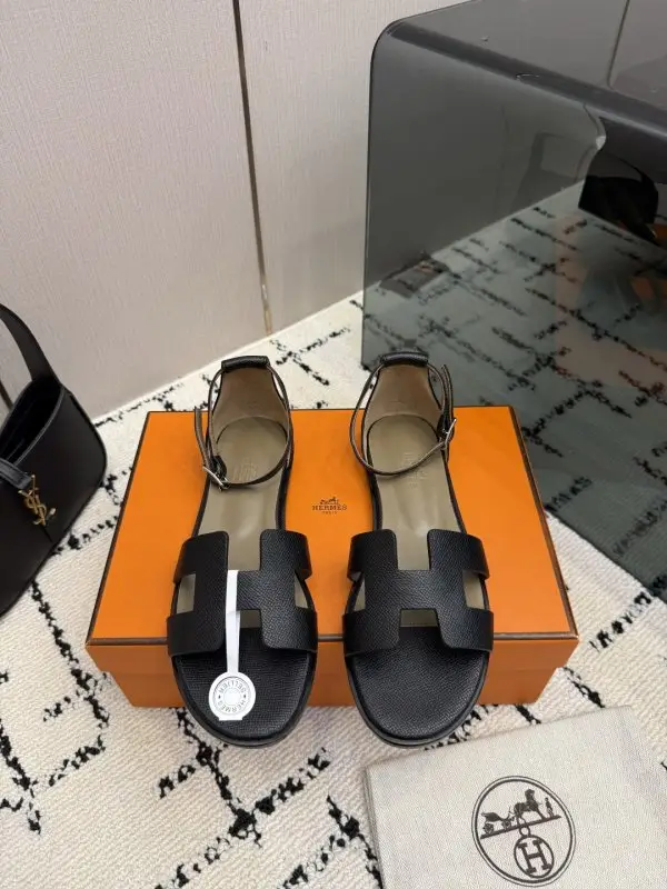 Hermes — Сандалі Santorini в шкірі Epsom
