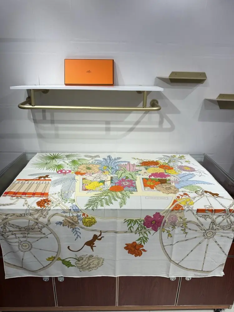 Hermes — Scarf of cashmere