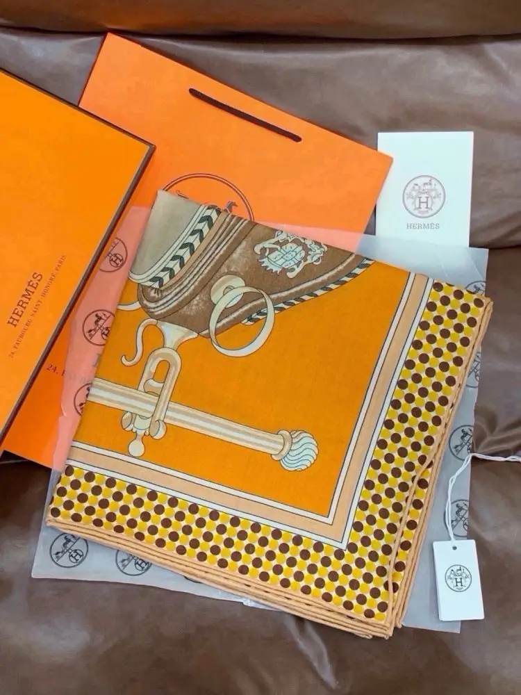 Hermes — Scarf of cashmere