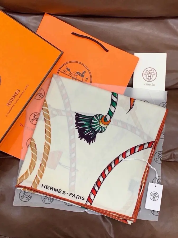 Hermes — Scarf of cashmere