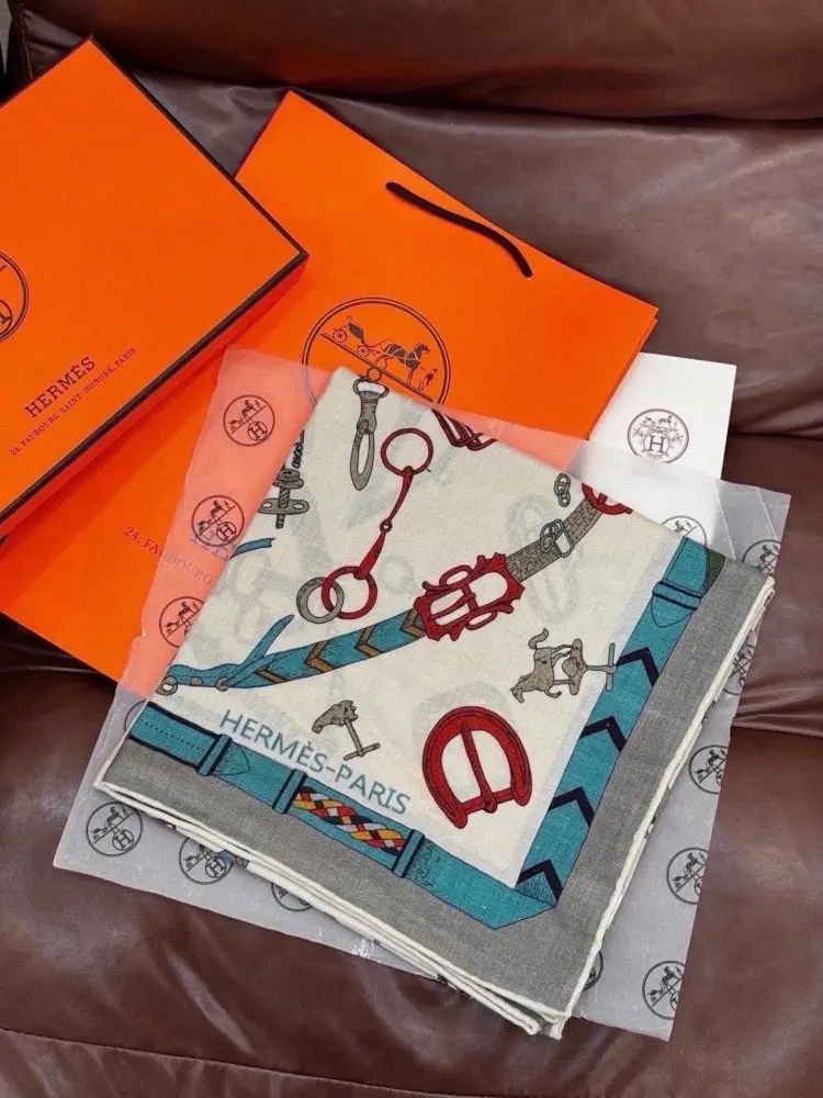 Hermes — Scarf of cashmere
