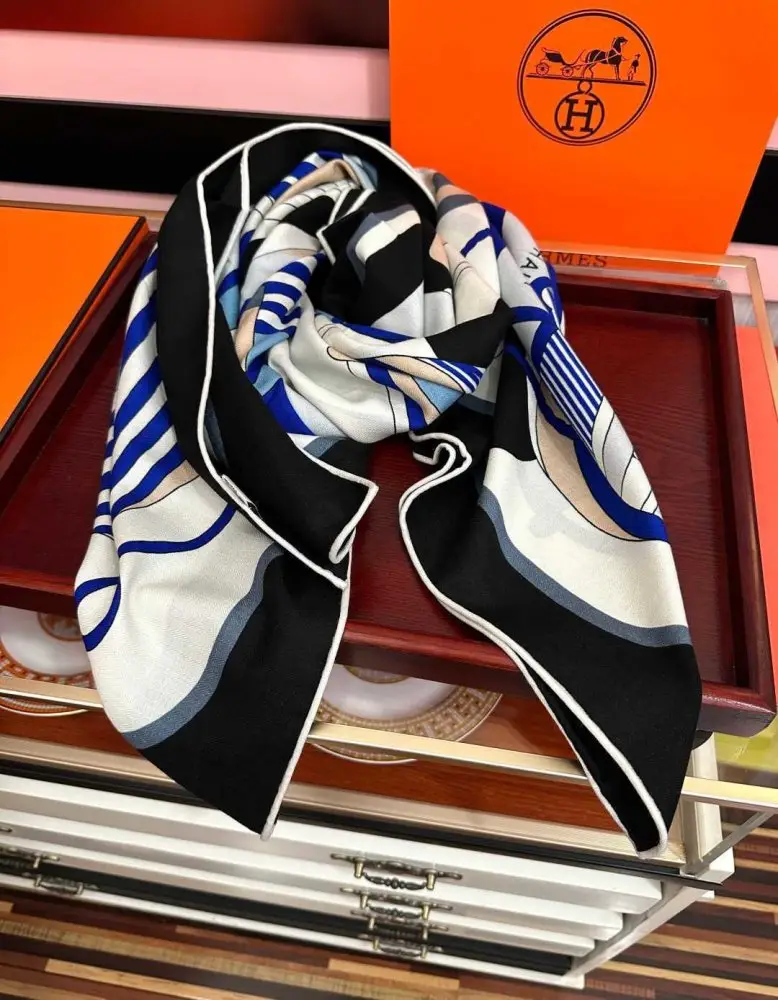 Hermes — Scarf of cashmere