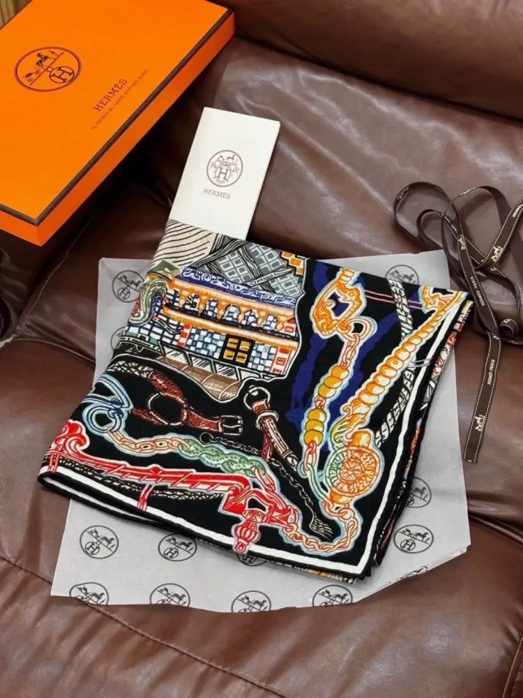Hermes — Scarf of cashmere