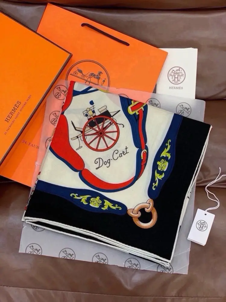 Hermes — Scarf of cashmere