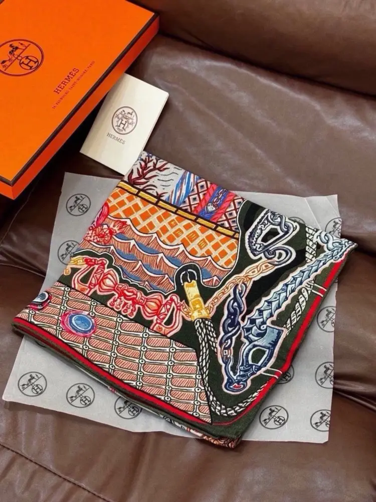 Hermes — Scarf of cashmere