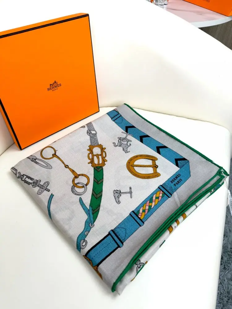 Hermes — Scarf of cashmere