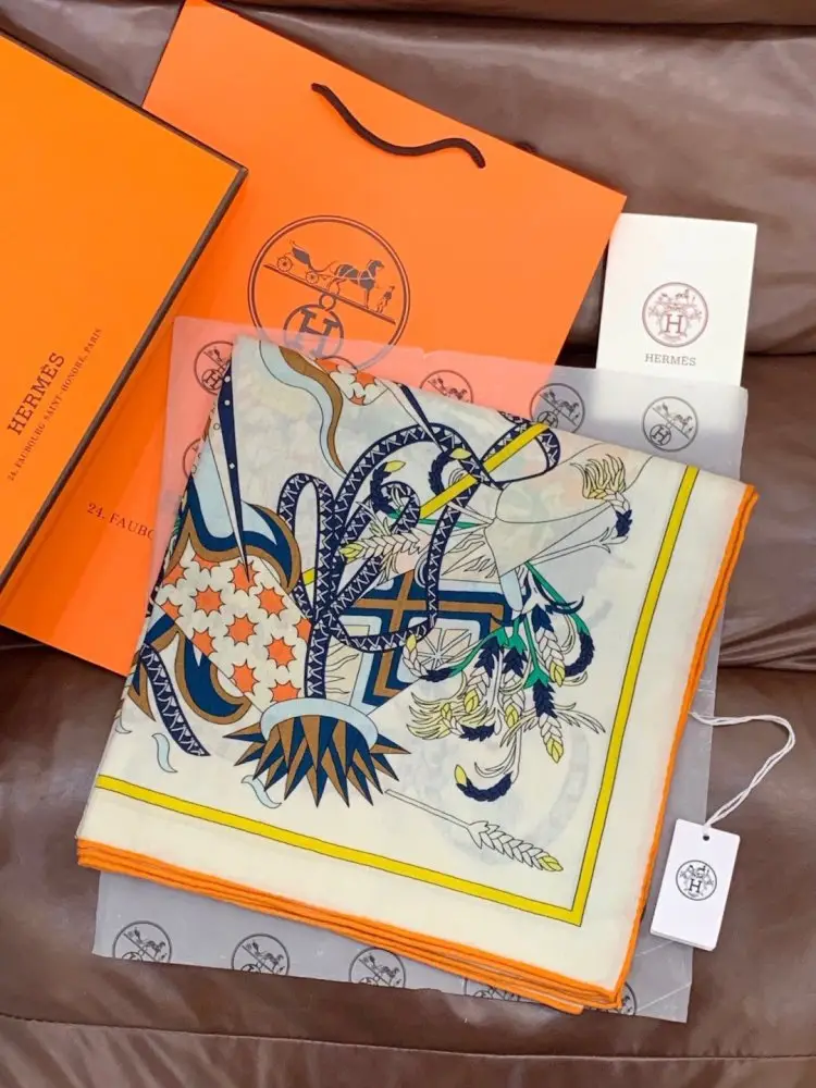 Hermes — Scarf of cashmere