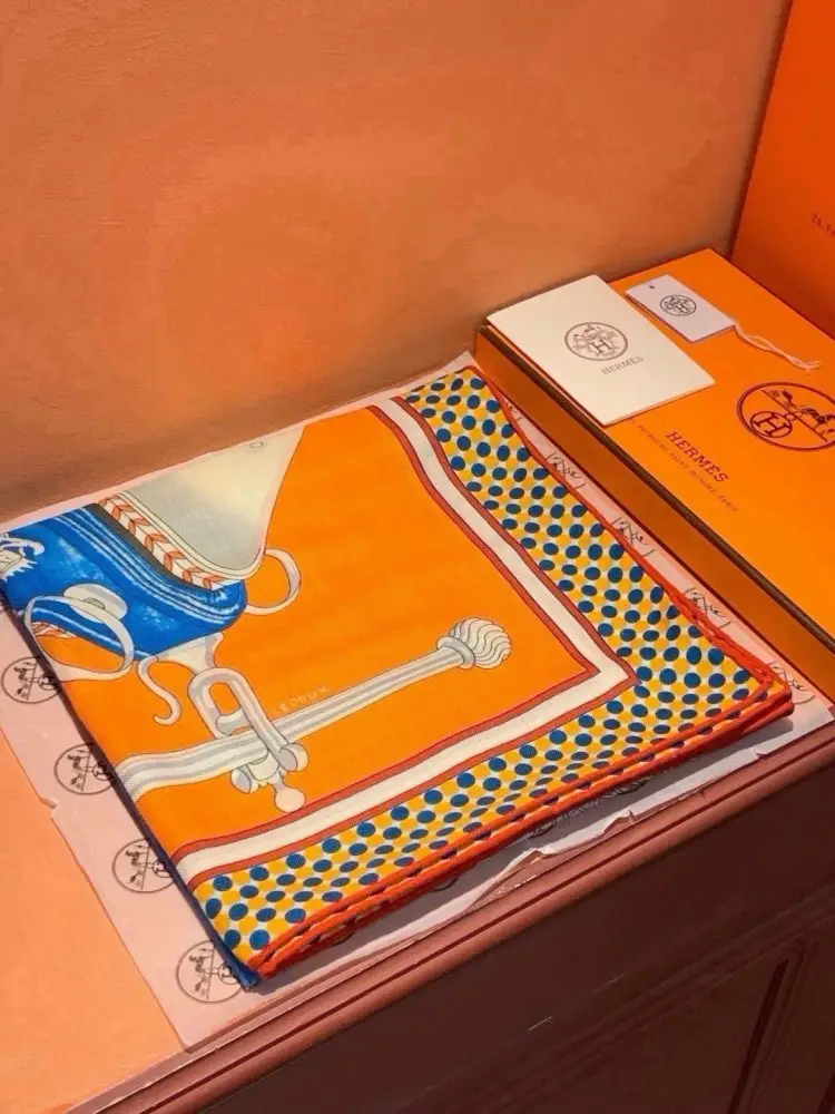 Hermes — Scarf of cashmere
