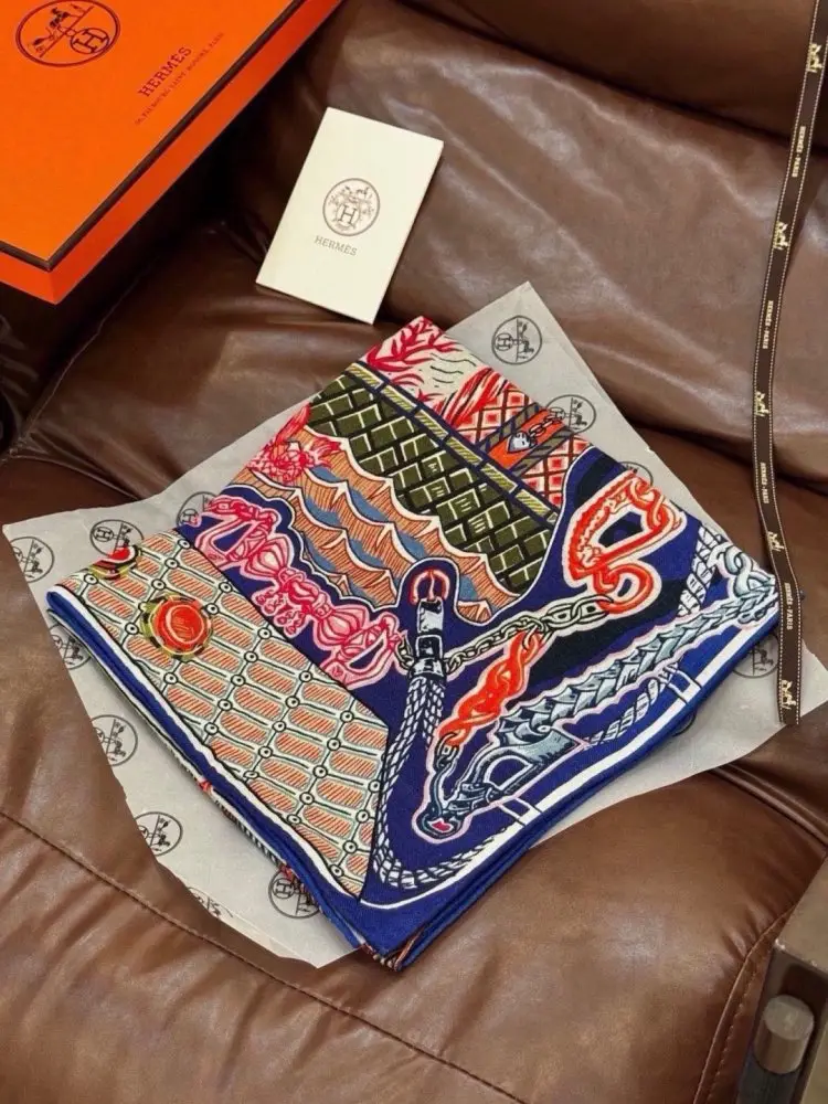 Hermes — Scarf of cashmere
