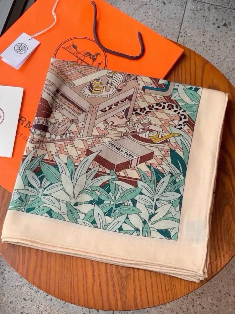 Hermes — Scarf of cashmere