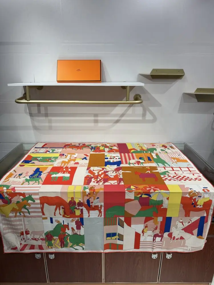 Hermes — Scarf of cashmere