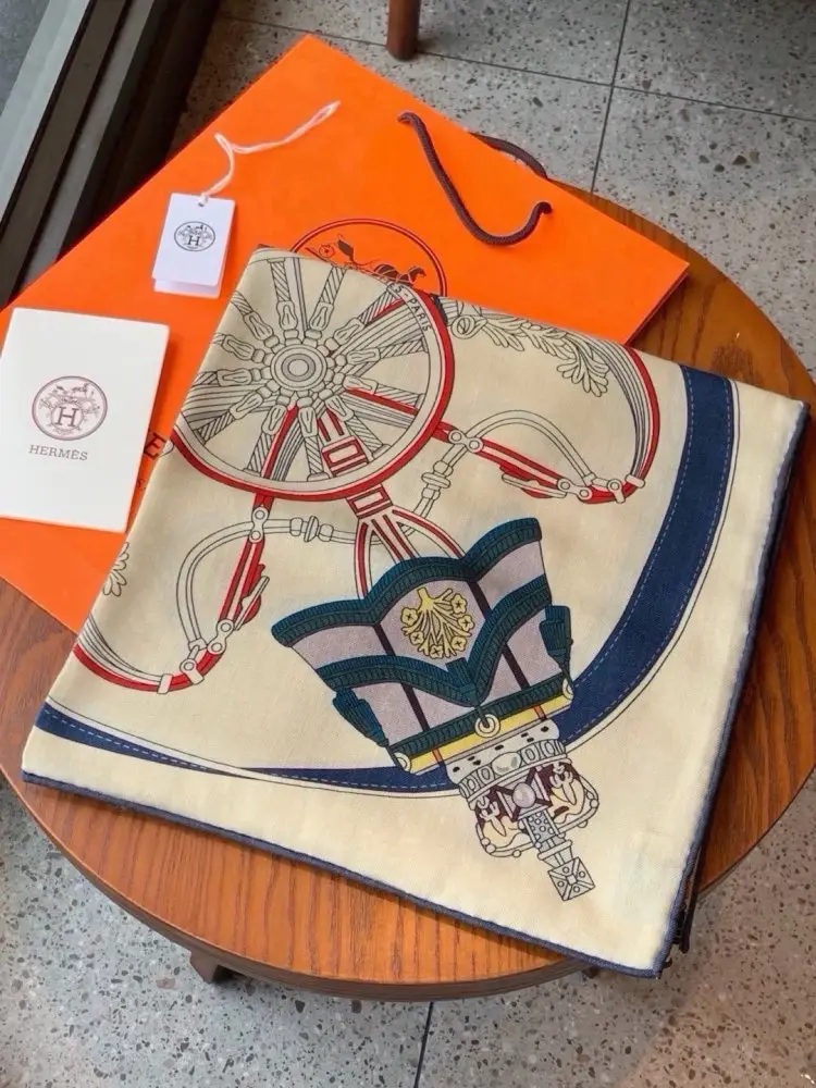 Hermes — Scarf of cashmere