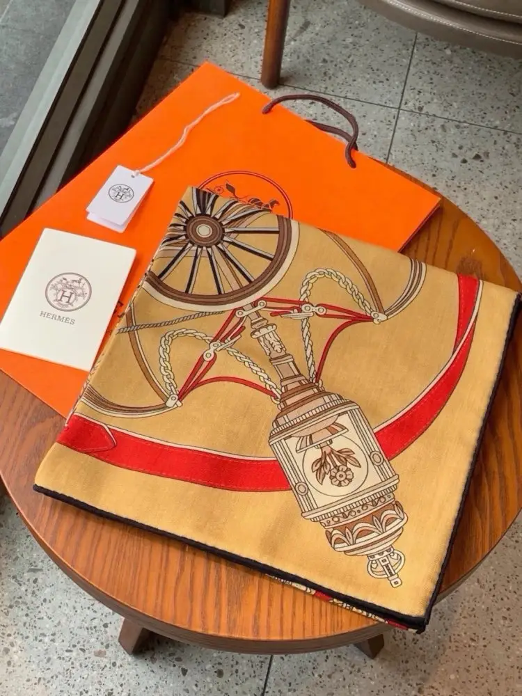 Hermes — Scarf of cashmere