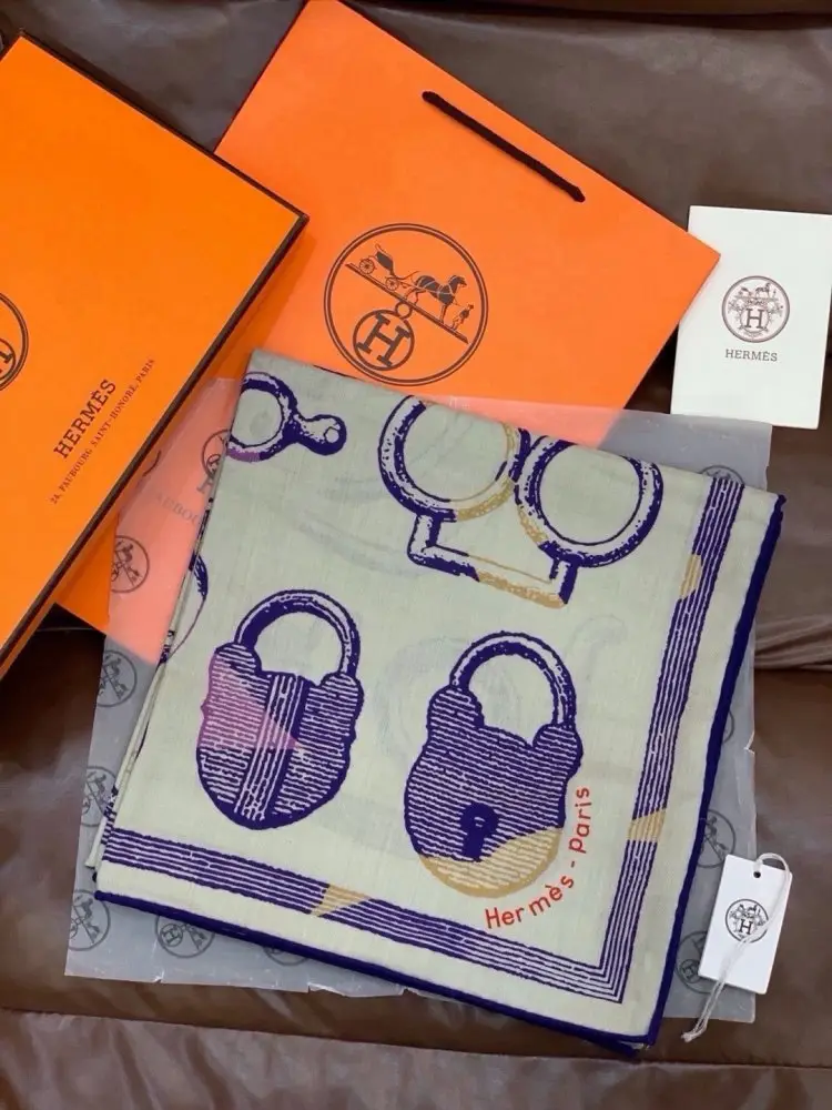 Hermes — Scarf of cashmere