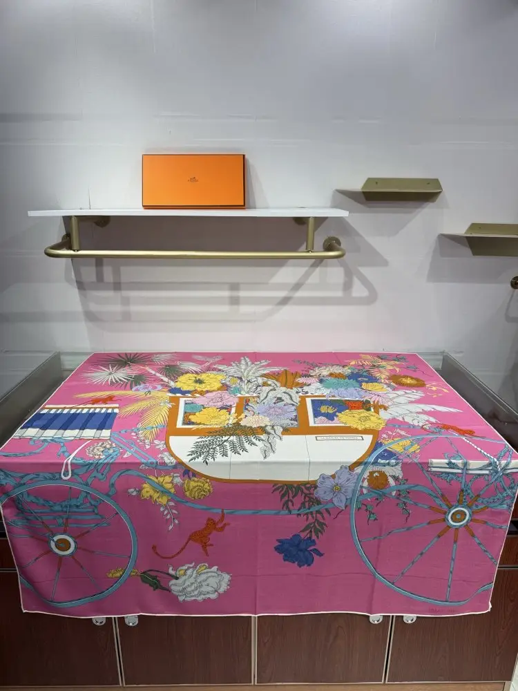 Hermes — Scarf of cashmere