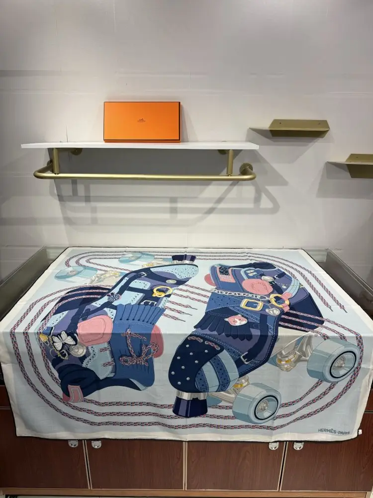 Hermes — Scarf of cashmere