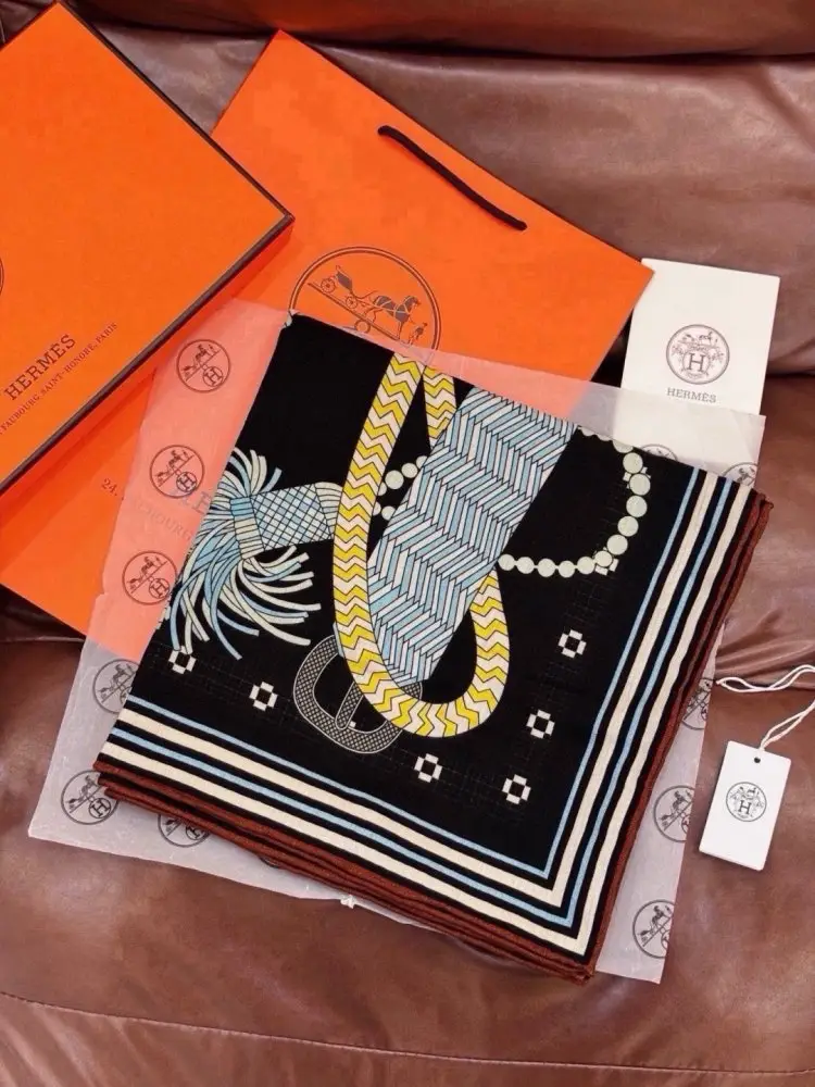 Hermes — Scarf of cashmere