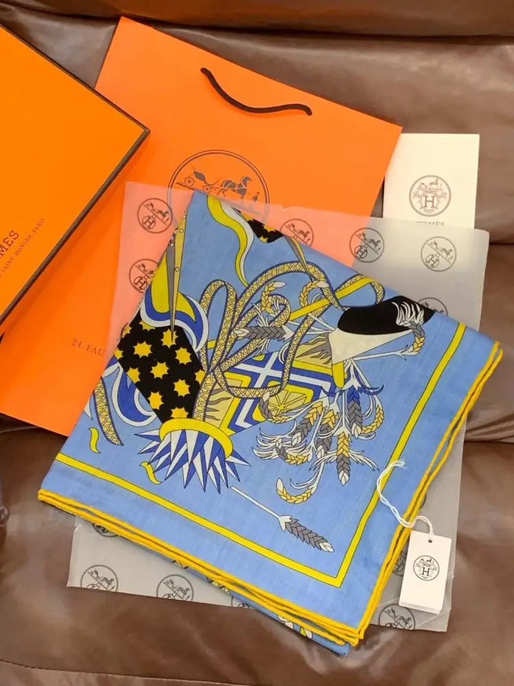 Hermes — Scarf of cashmere
