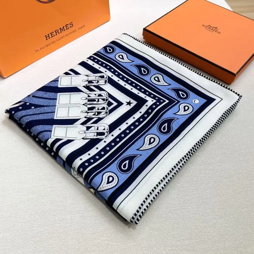 Hermes — Scarf of cashmere