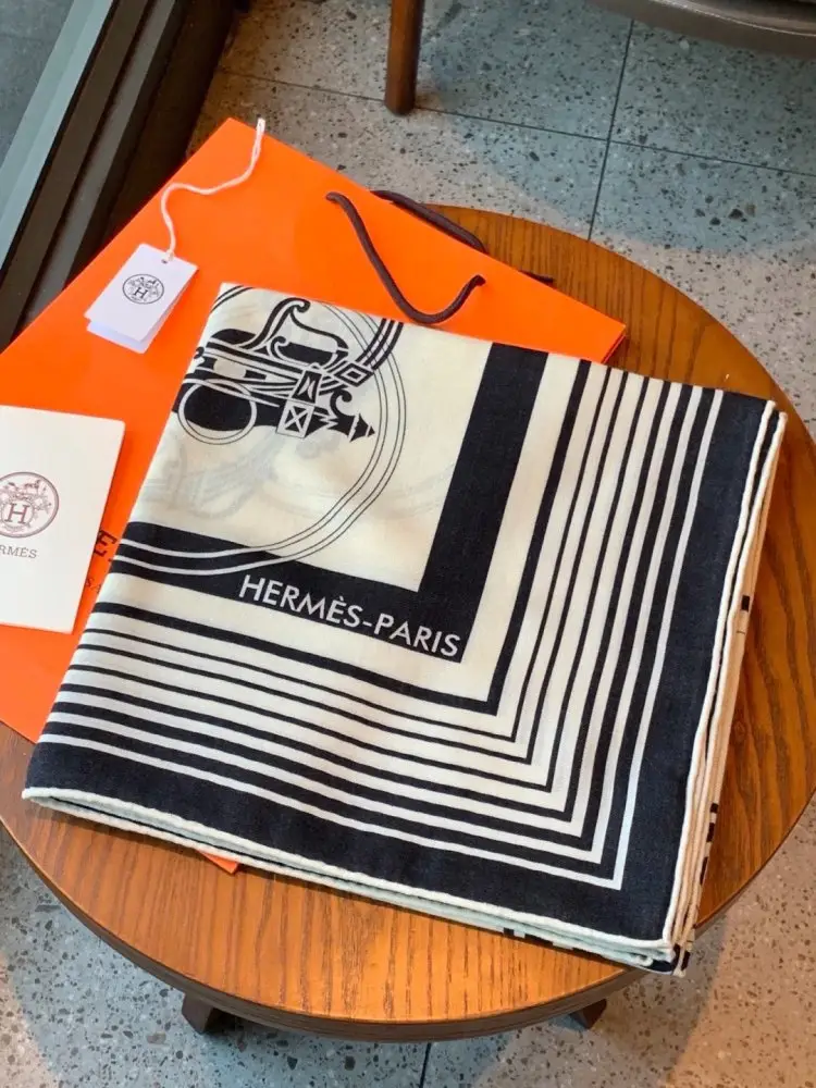 Hermes — Scarf of cashmere