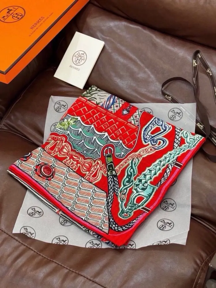 Hermes — Scarf of cashmere