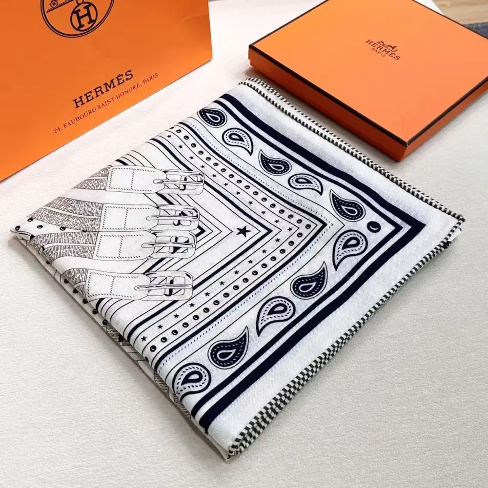 Hermes — Scarf of cashmere