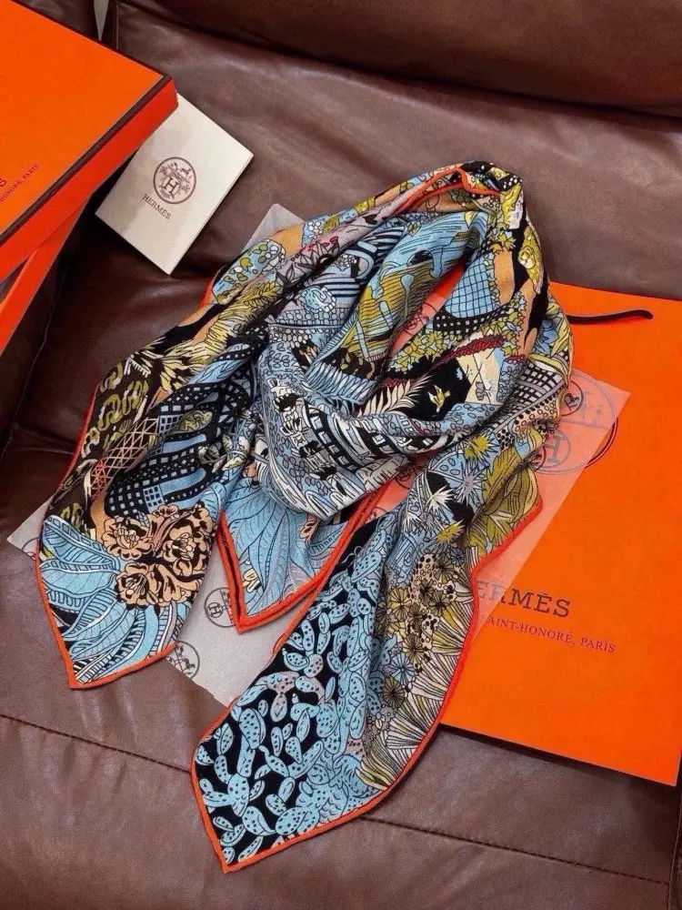 Hermes — Scarf of cashmere