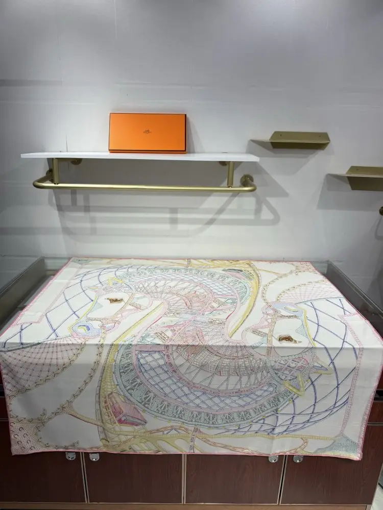 Hermes — Scarf of cashmere