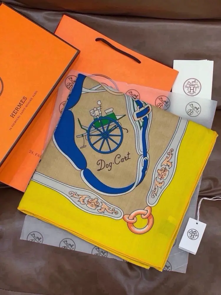 Hermes — Scarf of cashmere