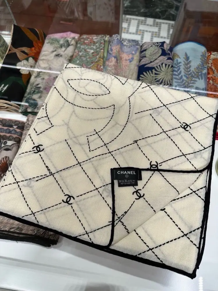 Hermes — Scarf of cashmere