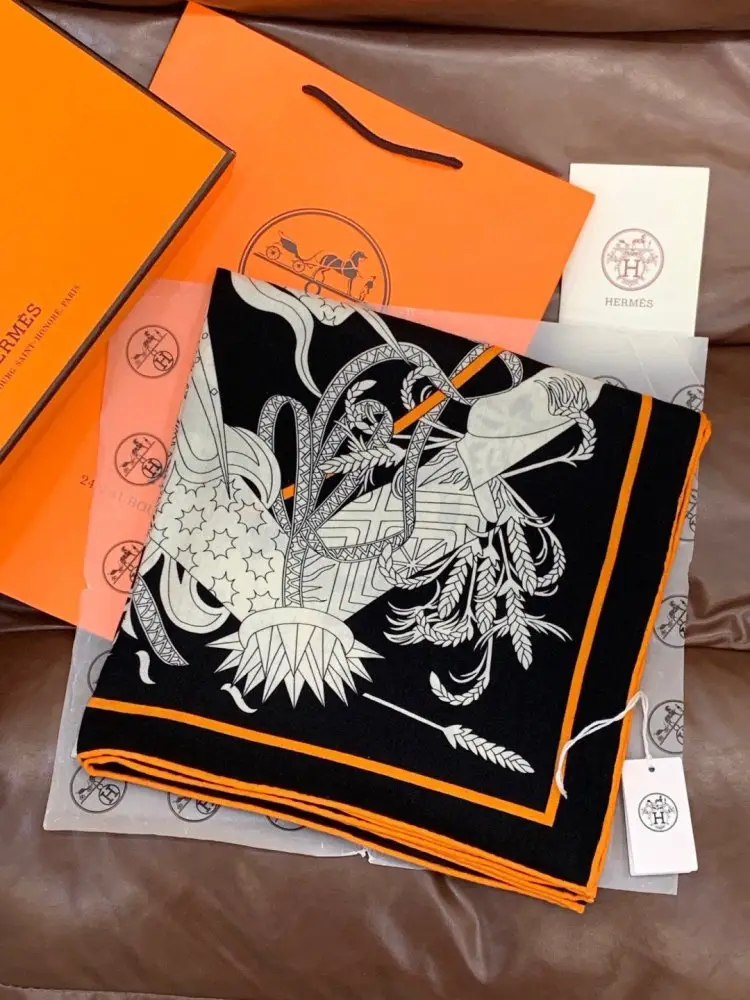 Hermes — Scarf of cashmere