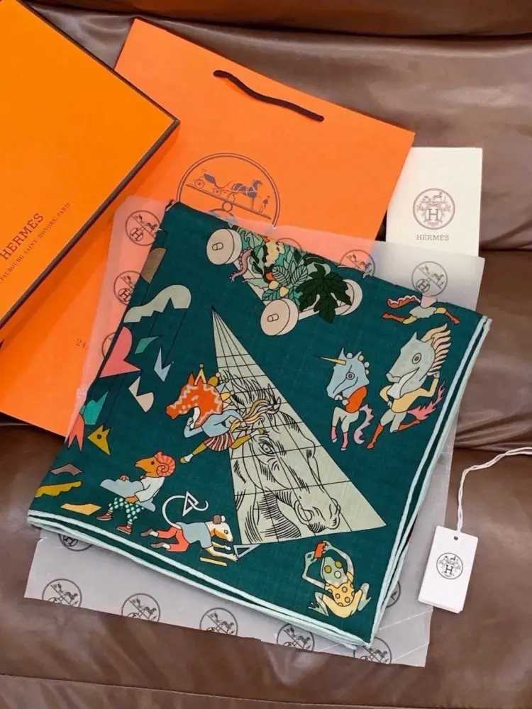 Hermes — Scarf of cashmere