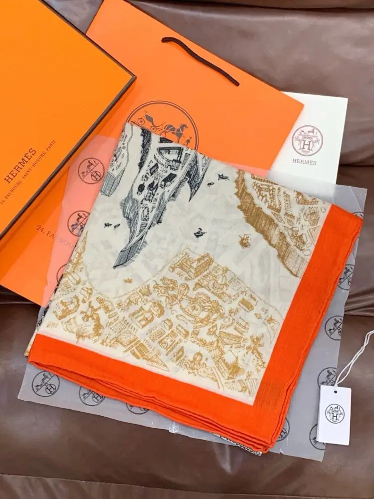Hermes — Scarf of cashmere