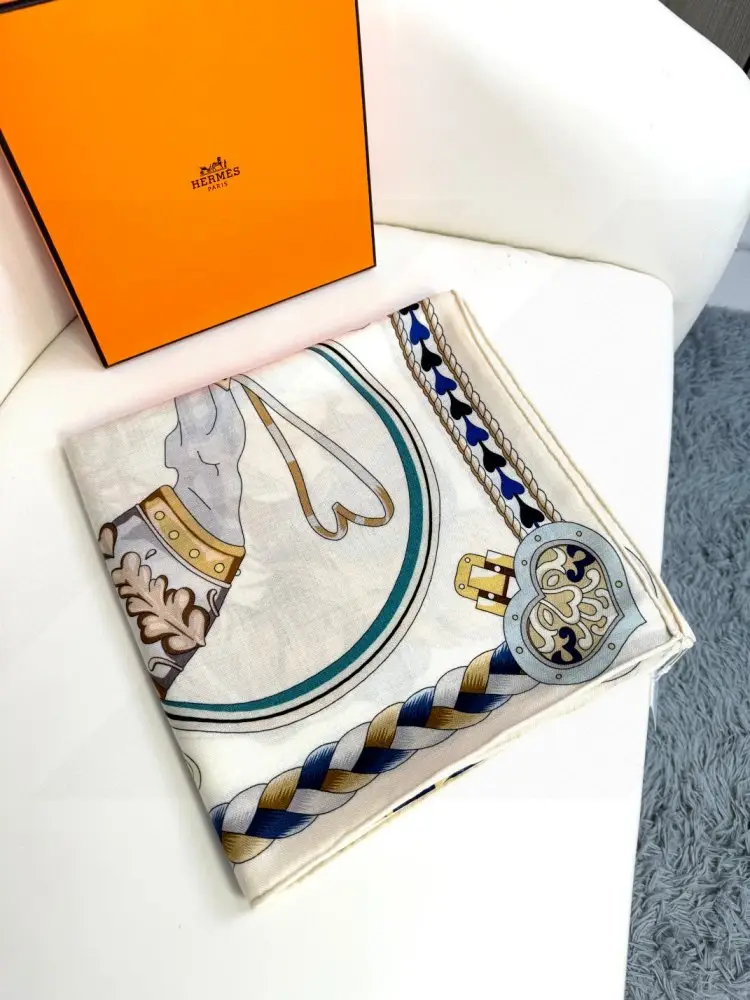 Hermes — Scarf of cashmere