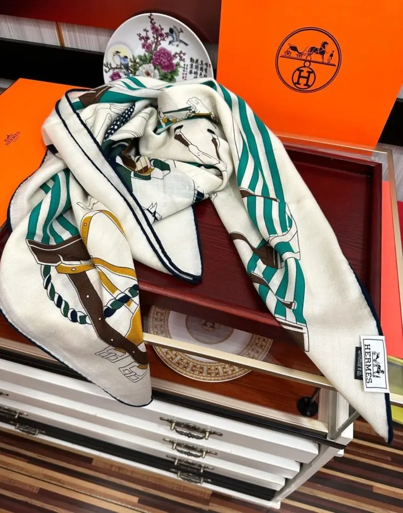 Hermes — Scarf of cashmere