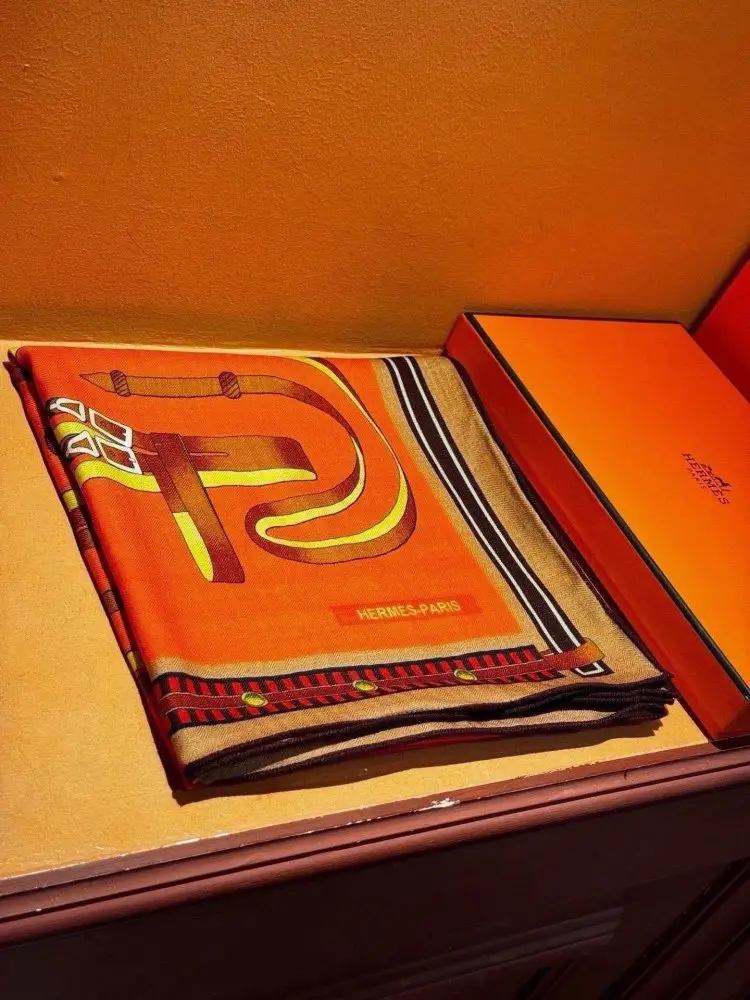 Hermes — Scarf of cashmere