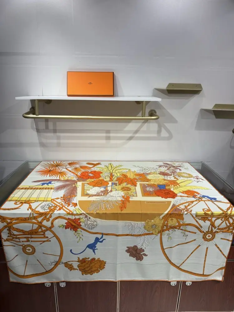 Hermes — Scarf of cashmere