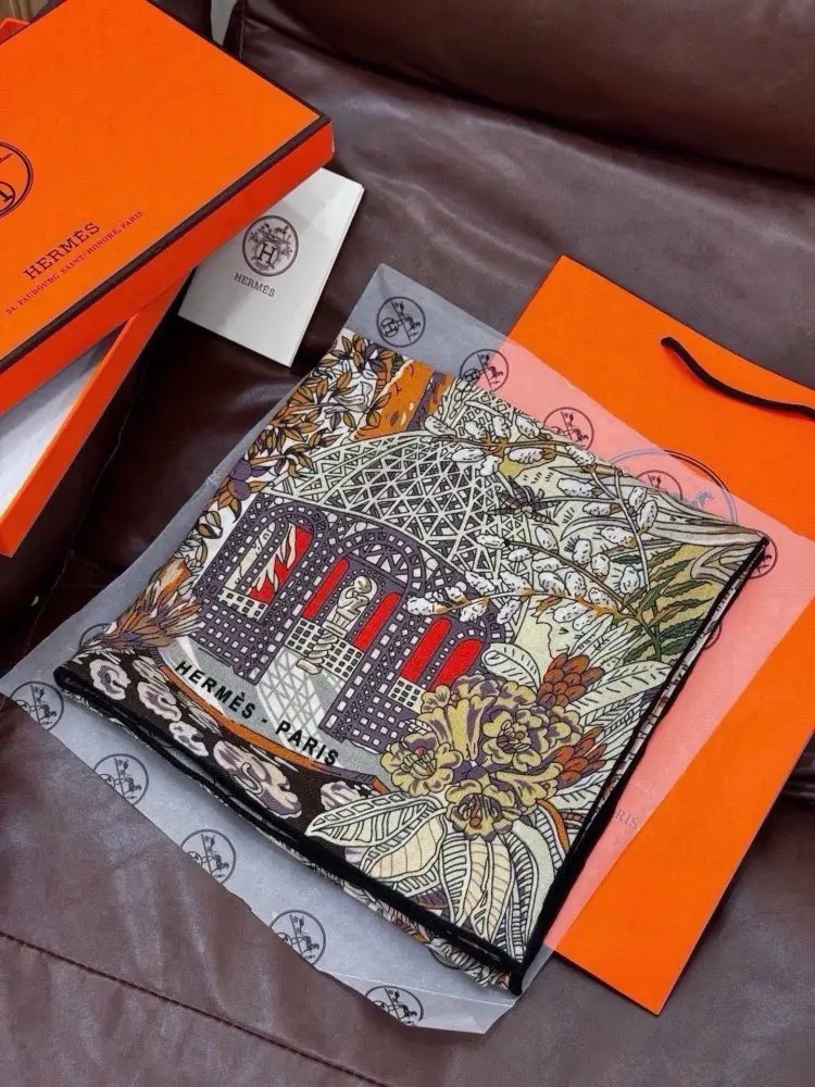 Hermes — Scarf of cashmere