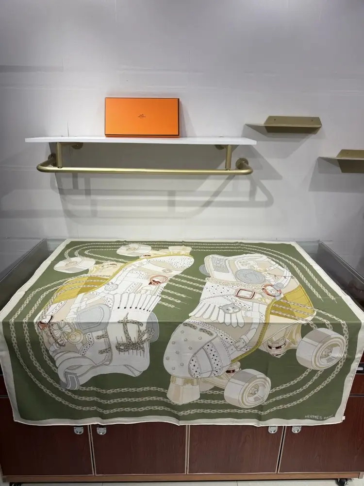 Hermes — Scarf of cashmere