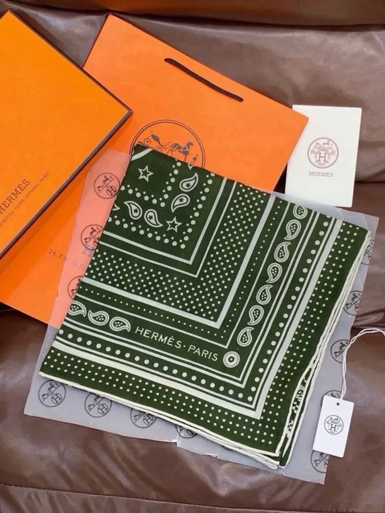 Hermes — Scarf of cashmere