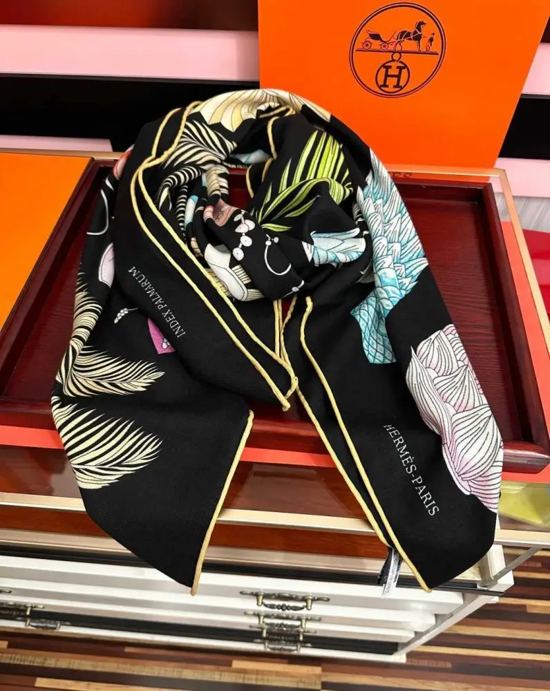 Hermes — Scarf of cashmere