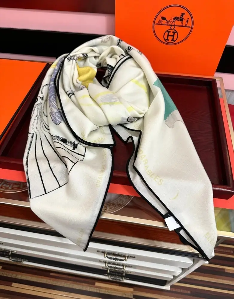 Hermes — Scarf of cashmere