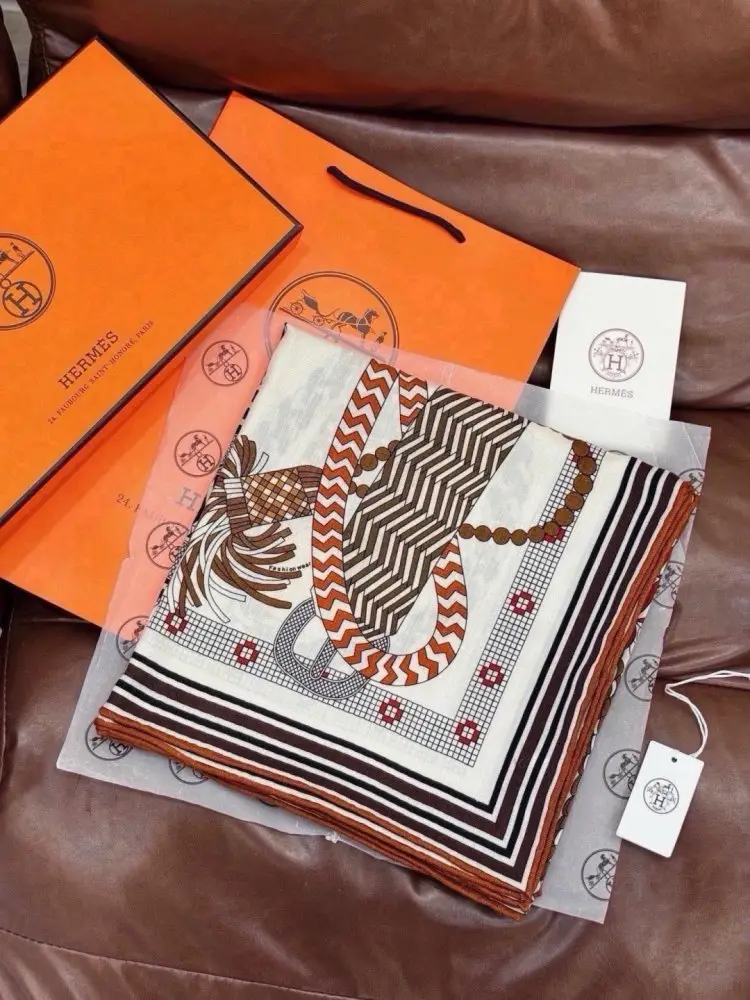 Hermes — Scarf of cashmere