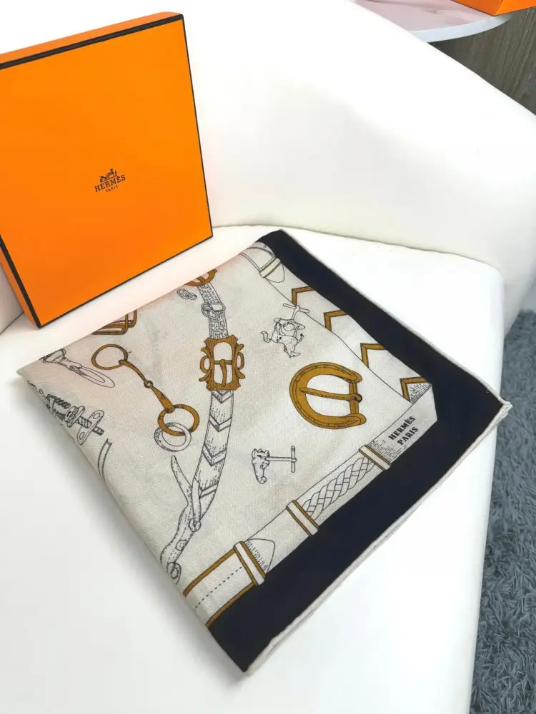 Hermes — Scarf of cashmere